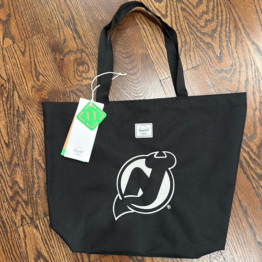 NWT Herschel classic tote bag black with New Jersey Devils logo